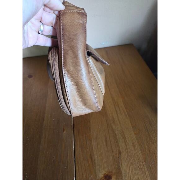 Fossil Shoulder Bag Genuine Leather Small In Size Lots Of Storage Great Bag! - Picture 4 of 9